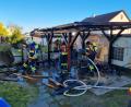 Bild: Hans Bernreuther
In Kümmersbruck hat am Samstag eine Stichflamme aus einem Gasgrill eine Pergola in Brand gesetzt.