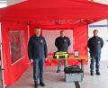 Bild: jma
Zweiter Kommandant Reiner Kopp (von links), Kommandant Jörg Schläger und Vorstand Marco Schläger präsentieren die neuen Einsatzmittel der Feuerwehr Neustadt am Kulm.