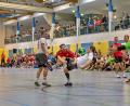 Archivbild: Guenter Uschold
Schon beim Hinspiel in Neunburg ging es zwischen den Handballer des HV Oberviechtach (rote Trikots) und dem FCN ordentlich zur Sache. Am Freitagabend steckt nun gleich noch mehr Brisanz in diesem Bezirksliga-Derby.