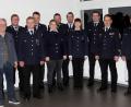 Bild: wro
Die aktive Wehr wird weiterhin von Benedikt Scholz (Dritter von links) und Christian Schön (Fünfter von links) geführt. Wiedergewählt wurde auch der Vorsitzende der Feuerwehr Schönhaid-Leugas, Helmut Oppl (Vierter von links). Es gratulierten Bürgermeister Toni Dutz (Zweiter von links), Kreisbrandmeister Florian Trießl und Kreisbrandinspektor Stefan Gleißner (von rechts).