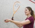 Bild: Gabi Schönberger
Volontärin Mareike Schwab hat ihre erste Trainingsstunde in der Sportart Squash.