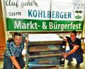 Bild: jml
Der neue Pizzaofen wartet schon seit Monaten auf seinen ersten Einsatz. Beim Bürgerfest am 17. Juli ist es soweit. Christoffer Oppenkowski (rechts) und Michael Lehner, die Vorstände der Vereinsgemeinschaft, brennen darauf, dort leckere Pizzen zu genießen.