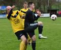 Bild: Nachtigall
Der Kulmainer Andreas Popp (links) versucht Patryk Bytomski von der SV Grafenwöhr zu stoppen. Die Kulmainer hatten gegen den Tabellenzweiten beim 2:5 vor allem in Halbzeit eins nichts zu bestellen, der Bezirksligaabstieg rückt immer näher.