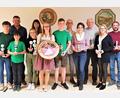Bild: Petra Donhauser/exb
D'Fensterbachtaler Pursruck küren die Sieger ihres Osterschießens (von links): Paul Rumpler, Jakob Rumpler, Franz Fruth, Nele Heinrich, Michaela Schäffer, Simone Heldmann, Andreas Heldmann, Willibald Donhauser, Anita Heldmann, Klaus Jaintzyk, Petra Donhauser und Günther Rumpler.