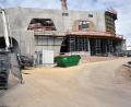 Bild: Stephan Huber
Der ruhige Eindruck mit Blick von außen auf die Hauptzufahrt im Süden täuscht: Auf der Baustelle der Oberpfalz-Arkaden arbeiten vor allem im Innenbereich täglich rund 100 Menschen unter großem Zeitdruck. Der Platz ist beengt, oft geht es dort zu wie im Ameisenhaufen.