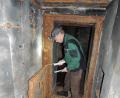 Bild: mor
Schwere Stahltüren sicherten die Zugänge zu den erdeingedeckten Bunker. Lüftungsanlagen und Gasschleusen schützten die Besatzungen in den Bauten vor Giftgasangriffe.