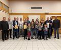 Bild: KTZV Mitterteich/exb
Der Kleintierzuchtverein Mitterteich zeichnete jetzt erfolgreiche Mitglieder aus (im Bild mit Zweitem Bürgermeister Hans Brandl, links, und Vorsitzendem Wolfgang Gründl, rechts).