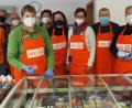 Bild: bl
Die Tafel Nabburg ist gerüstet für den Ansturm an Bedürftigen, die jeden Donnerstag die Lebensmittel-Ausgabe in der Bahnhofstraße nutzen. Anders als in vielen Großstädten kann der Bedarf durch Spenden noch gedeckt werden.