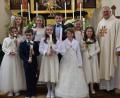 Bild: wfe
Die Erstkommunionkinder der Pfarrei St. Stephanus Edelsfeld mit Pfarrer Roland Klein.
