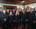Bild: Elisabeth Schmidl/exb
Die Feuerwehr Etsdorf wählt einen neuen Vorstand (von links): Philipp Koch, Lukas Bottek, Kreisbrandrat Fredi Weiß, Kreisbrandmeister Dominik Ernst, Elisabeth Schmidl, Zweiter Bürgermeister Franz Weiß, Johannes Delling, die neue Vorsitzende Julia Viehauser, Patrick Bamler, Felix Schatz, Alois Schreier, Kreisbrandinspektor Armin Daubenmerkl, Benedikt Wiesgickl, Kommandant Dominik Baumer und Michael Koch.