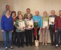 Bild: Knipp/exb 
Nach der Verabschiedung (von links): Alfred Schürer jun., Andrea Knipp, Margit Schediwy, Mathilde Schießlbauer, Helga Kirchberger, Johann Kemptner, Heidi Luber, Manfred Götz, Maria Schleicher, Manfred Kirchberger, Andreas Mayer und Josef Götz.