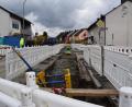 Bild: szl
Seit April ist der letzte Bauabschnitt der Kanal- und Wasserleitungserneuerung in der Kleinklenauer Straße in Arbeit. Die Straße ist zwischen 9. Mai bis voraussichtlich 30. September von der Abzweigung Kanonikus-Mehler-Straße bis zur Dr.-Karl-Forster-Straße komplett gesperrt.