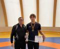 Bild: exb
Adam Leifridt (rechts) ist Deutscher Vizemeister im Ringen, links Trainer Peter Leifridt.