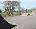 Bild: tat
Eine neue Skateranlage lockt nun junge Leute auf die Gocklwiese in Hahnbach.