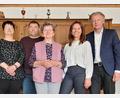 Bild: flt
Die Jubilarin Anna Kost (Mitte) freute sich über die zahlreichen Gäste. Im Bild Bürgermeister Lothar Müller (rechts) und Tochter Claudia Kost sowie (von links) Tochter Christine Gerber mit Ehemann Ludwig.