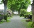 Bild: ld
Eine parkähnliche Anlage ist der Brander Friedhof. Die Verwendung von Holz für den Grabstein ist für den Gemeinderat kein Widerspruch.