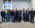 Bild: bgl
Bürgermeister und Kreisbrandmeister gratulierten der neuen Vorstandschaft: Im Bild (von links) erster Kommandant Gottfried Berger, Michael Wolf, zweiter Kommandant Dominik Rückl, Josef Dietl, Christina Lang, Vorsitzender Holger Most, Manfred Aschenbrenner, zweiter Vorsitzender Josef Dausch, Herbert Rückl, Luisa Berger, Günter Hanauer, Martina Stigler, Jens Most, Bürgermeister Rudolf J. Teplitzky und Kreisbrandmeister Peter Killermann.