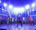 Bild: Sven Darmer
Mit 24 der größten Queen-Hits im Rücken legen sich die wilden Bohemians im Musical „We Will Rock You“ mit der Obrigkeit an.