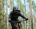 Bild: Gregor Luber/exb
Mit dem Rad auch durch den Wald. Mitglied Gregor Luber sucht die Herausforderung im Gelände.