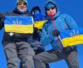 Bild: Heinrich Berr/exb
Roman Mangelkramer, Ferdinand Berr und Richard Brunner (von links) haben die ukrainische Flagge mit auf den Gipfel des Storviglen in Norwegen geschleppt, eine kleine Geste der Solidarität.