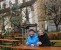 Bild: ads
Nach zwei Jahren wieder unter freiem Himmel im schönen Pfarrgarten Bratwürste vom Grill genießen, darauf freuten sich die Pfarrangehörigen von St. Georg.