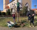 Bild: mis
Für ein gepflegtes Ortsbild sorgen unter anderem die Hobby Rancher Georg Schwarzbauer (Ehrenvorsitzender), Thomas Blau (Vorsitzender), Georg Meindl (Kassier), Sabine Ring (Schriftführerin) und Sylvester Kurzwart (Gerätewart).