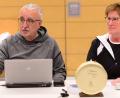 Bild: ham
Heiner und Ursel Fleischmann bei einem Spiel als Kampfgericht. Die beiden Schwarzenfelder haben sich voll dem Handball verschrieben.