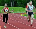 Bild: R. Kreuzer
Lea Kreuzer (links) schob sich mit ihrer 300-Meter-Zeit in Regensburg auf Platz drei der deutschen Bestenliste vor.