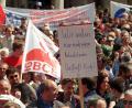 Archivbild: Frank Mächler
Rund 4000 Menschen versammelten sich am 1. Mai 1998 auf dem Münchener Marienplatz zur zentralen Kundgebung des Deutschen Gewerkschaftsbundes (DGB).