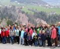 Bild: wlr
Die Etzenrichter Reisegruppe, die seit langem einmal wieder mit einem Bus in die Patengemeinde fuhr um dort einige schöne Urlaubstage zu verbringen. Im Hintergrund sind die Erdpyramiden auf dem Ritten zu sehen.