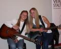 Bild: wro
Beim Benefizkonzert auf Burg Falkenberg zugunsten von Donum Vitae begeisterte das Gesangsduo Magdalena Bäumler (links) und Marina Böhm.
