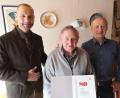 Für „unglaubliche 80 Jahre Gewerkschaftsmitgliedschaft“ in der IG Bergbau, Chemie, Energie (IG BCE) konnte Josef Sippl durch Bezirksleiter Rainer Hoffmann (links) und IG BCE Ortsgruppenvorsitzenden Josef Altmann ausgezeichnet werden.