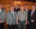 Bild: jr
Neuwahlen standen bei den Mitterteicher Schützen an. Im Bild (von links) Schützenmeister Wolfgang Friedl, Klaus Wurdack, Philipp Roscher, Heinz Schneider, Ernst Hampel und Bürgermeister Stefan Grillmeier.