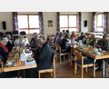 Bild: mis
Geselligkeit, Gemeinschaft und Unterhaltung beim Neustart der Seniorentreffen im katholischen Pfarramt in Unterköblitz.