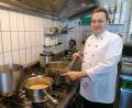 Bild: Winderl, Kristin [wrl]
Steigende Lebensmittel- und Energiepreise machen den Gastronomen derzeit zu schaffen – zum Beispiel im Restaurant Sauerer in Nabburg.