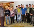 Bild: bö
Der Schützenverein D´Lautrachtaler Ransbach wählt einen neuen Vorstand (von links): Bürgermeister Florian Junkes, Christian Hirsch, Helga Inzelsberger, Kunigunde Sperl, Josef Finn, Christa Finn, Stephan Sperl, Georg Inzelsberger, Uwe Braun, Markus Finn, Christoph Finn und Schützenmeister Matthias Sperl.