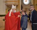 Bild: dob
Weihbischof Reinhard Pappenberger spendete 67 Jugendlichen in der Vohenstraußer Stadtpfarrkirche das Sakrament der Firmung.