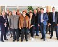 Bild: Bäumler/exb
Der VdK-Ortsverband Schwarzenfeld hat seine Vorstandschaft neu gewählt. Vorsitzende ist Edda Ströll (vorne Mitte). Mit auf dem Bild sind die restliche Vorstandschaft sowie Kreisgeschäftsführer Bernd Steinkirchner (rechts) und Ehrengäste.