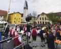 Bild: lep
Kraftakt nach der Zwangspause. Zwei Jahre verhindert die Corona-Pandemie, dass die Tradition des Maibaumaufstellens fortgesetzt wird.