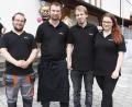 Bild: mfh
Das neue Führungstrio im Kettelerhaus mit seinem Chefkoch: (von links) Michael Triltsch, Daniel Reindl, Thomas Quellhorn und Rafaela Winter.