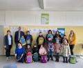 Bild: jr
Bei der Spendenübergabe mit dabei waren (von links) Grundschulleiterin Inge Dick, Christian Schönberger und Ursula Huber vom Rotary-Club Stiftland sowie (vorne links) Oksana Dzhevaha, ehrenamtlich tätige Integrationskraft, und (rechts) Elena Mayer von der Ukraine-Hilfe Falkenberg.