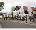 Bild: rpp
Die Böllerschützen aus Kastl dürfen beim Maibaumaufstellen nicht fehlen. Sie halten die Tradition hoch.