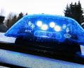 Symbolbild: Karl-Josef Hildenbrand/dpa/Symbolbild
Ein Blaulicht leuchtet auf dem Dach eines Streifenwagens der Polizei.