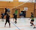 Bild: Stephan Lord/exb
Packende Spiele liefern sich zehn Freizeitteams bei der Langen Volleyballnacht in Auerbach.