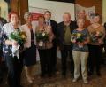 Bild: Hirsch
AWO-Bezirksvorsitzender Bernhard Feuerecker (links), Kreisvorsitzende Ulrike Roidl (Dritte von links) und Geschäftsführerin Daniela Friedrich (rechts) ehrten Anna Sippl, Karin und Wilfried Neuber, Josef Faderl, Karin Flierl, Norbert Süß und Ingrid Hirsch (von links) für ihre Verdienste um die Arbeiterwohlfahrt.