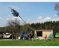 Bild: twg
In dem kleinen Dorf Dreihäuser, mit circa 30 Einwohnern, in der Gemeinde Pullenreuth, steht seit 1989 erstmals wieder ein Maibaum.