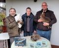 Bild: bsc
Wolfgang Brunhofer, Martin Gruber und Florian Schmidt (von links) gehören zu den besten Kaninchenzüchtern der Oberpfalz. Sie holten mit ihren gezüchteten Rassen drei Bezirksmeistertitel nach Krummennaab.