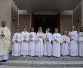 Bild: bey
Um 9 Uhr gingen acht Mädchen und ein Junge aus Filialkirchengemeinde Bechtsrieth zum ersten Mal an den Tisch des Herrn.