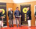 Bild: jma
Lehrgangsleiter Franko Sanguinetti (Zweiter von rechts) übergibt im Beisein von (von links) Christian Brüchner vom Karate Dojo Eschenbach und zweitem Bürgermeister Karl Lorenz eine 3200-Euro-Spende für die Flüchtlinge aus der Ukraine an Fritz Betzl, den Leiter des Asylkreises.