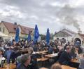 Bild: brü
Groß ist die Schar der Besuche beim Backofenfest des Heimat- und Kulturvereins Köfering.